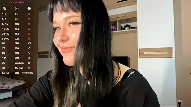 Snapshot of LaurenOveson chatting on November 2025 11:11:01 AM LaurenOveson online show from November 2025 11:11:01 AM