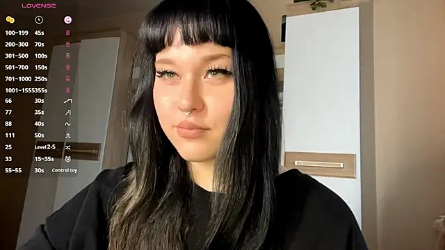 Snapshot of LaurenOveson chatting on December 2025 11:15:01 AM LaurenOveson online show from December 2025 11:15:01 AM