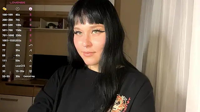 Snapshot of LaurenOveson chatting on December 2025 05:50:01 PM LaurenOveson online show from December 2025 05:50:01 PM