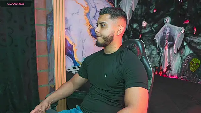 Tiler wolker online show from October 2025 11:43:01 PM