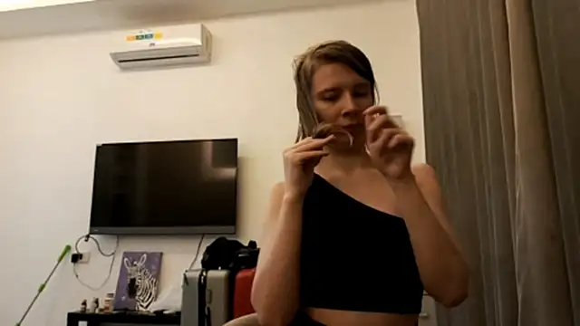 Snapshot of MargaretFairy chatting on November 2025 05:57:01 PM MargaretFairy online show from November 2025 05:57:01 PM