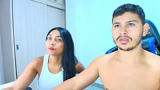 Snapshot of sophia_and_alex chatting on October 2025 12:13:01 AM sophia and alex online show from October 2025 12:13:01 AM