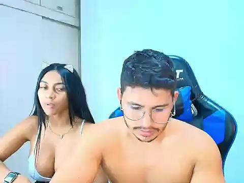 Snapshot of sophia_and_alex chatting on October 2025 09:04:02 PM sophia and alex online show from October 2025 09:04:02 PM