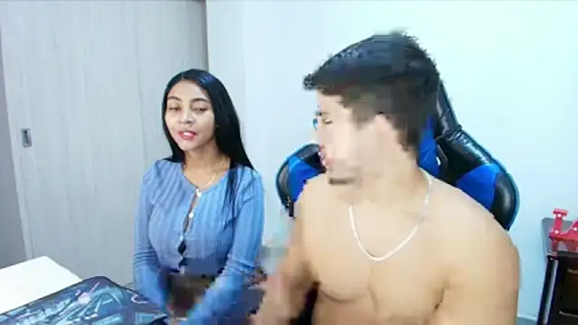 Snapshot of sophia_and_alex chatting on November 2025 04:06:01 PM sophia and alex online show from November 2025 04:06:01 PM