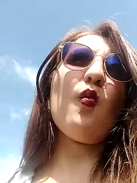 Snapshot of Alyah_1-2 chatting on November 2025 06:18:02 PM Alyah 1-2 online show from November 2025 06:18:02 PM