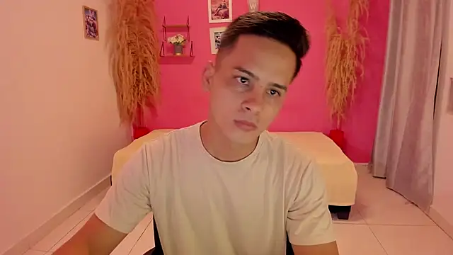 Snapshot of elmasmas01 chatting on November 2025 12:49:02 PM elmasmas01 online show from November 2025 12:49:02 PM