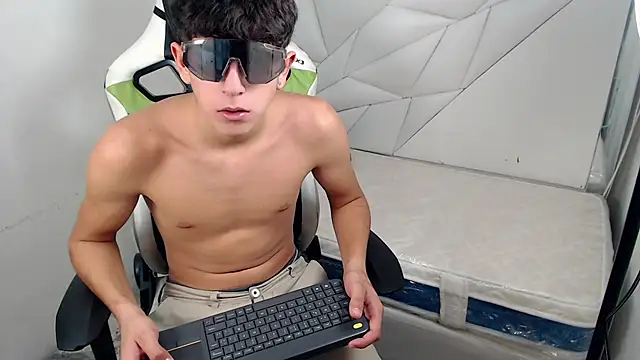 Snapshot of Cash_G_ chatting on November 2025 08:19:01 PM Cash G online show from November 2025 08:19:01 PM