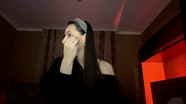 Snapshot of Poly_Falkony chatting on October 2025 03:04:01 PM Poly Falkony online show from October 2025 03:04:01 PM