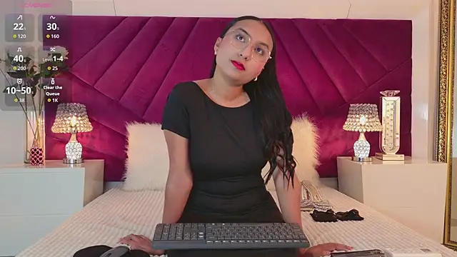 Snapshot of MiahDiRose chatting on October 2025 12:39:02 PM MiahDiRose online show from October 2025 12:39:02 PM