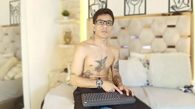 Snapshot of Andrew_Haalls chatting on November 2025 08:32:01 PM Andrew Haalls online show from November 2025 08:32:01 PM