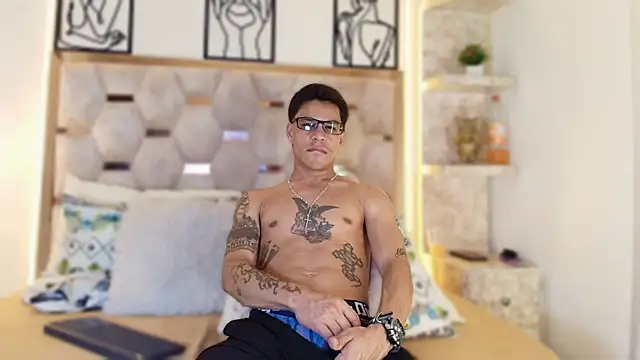 Snapshot of Andrew_Haalls chatting on November 2025 08:45:01 PM Andrew Haalls online show from November 2025 08:45:01 PM