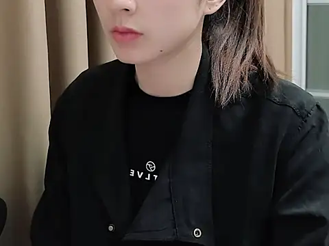 Snapshot of lvy-002 chatting on October 2025 03:29:02 AM lvy-002 online show from October 2025 03:29:02 AM