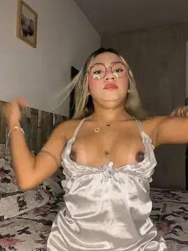 Vicky-Nova online show from October 2025 03:09:01 AM