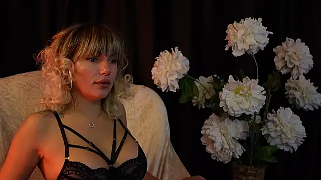 EllaWhisper online show from November 2025 07:00:01 AM