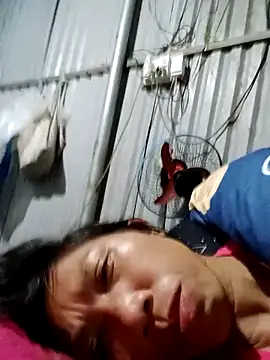 Snapshot of bella-la chatting on October 2025 06:19:01 PM bella-la online show from October 2025 06:19:01 PM