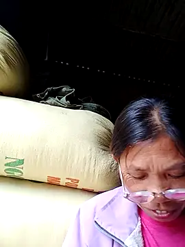 Snapshot of bella-la chatting on October 2025 06:25:01 AM bella-la online show from October 2025 06:25:01 AM