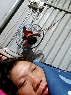 Snapshot of bella-la chatting on November 2025 08:08:02 PM bella-la online show from November 2025 08:08:02 PM