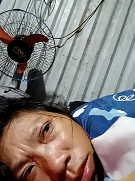 Snapshot of bella-la chatting on November 2025 08:32:01 PM bella-la online show from November 2025 08:32:01 PM