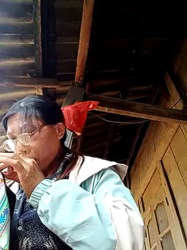 Snapshot of bella-la chatting on November 2025 08:38:01 AM bella-la online show from November 2025 08:38:01 AM