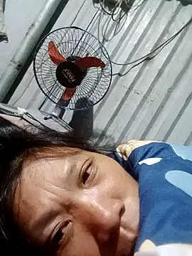 Snapshot of bella-la chatting on November 2025 10:57:02 PM bella-la online show from November 2025 10:57:02 PM