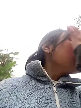 Snapshot of Sophia-123 chatting on December 2025 01:43:02 AM Sophia-123 online show from December 2025 01:43:02 AM