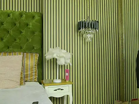 Snapshot of MiaJenner chatting on November 2025 06:03:01 AM MiaJenner online show from November 2025 06:03:01 AM