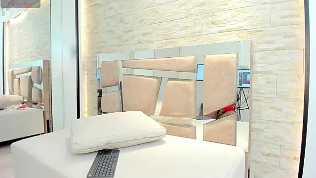 Snapshot of sheinny_brown chatting on November 2025 07:04:02 PM sheinny brown online show from November 2025 07:04:02 PM