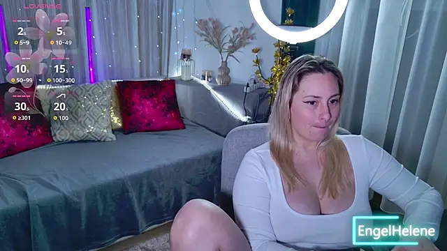 Snapshot of EngelHelene chatting on November 2025 06:41:02 PM EngelHelene online show from November 2025 06:41:02 PM