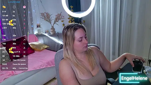 Snapshot of EngelHelene chatting on November 2025 07:05:02 PM EngelHelene online show from November 2025 07:05:02 PM