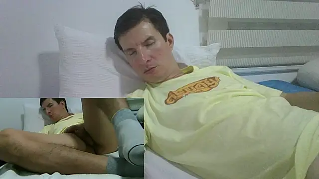 Snapshot of carliesexyman chatting on October 2025 04:59:01 AM carliesexyman online show from October 2025 04:59:01 AM