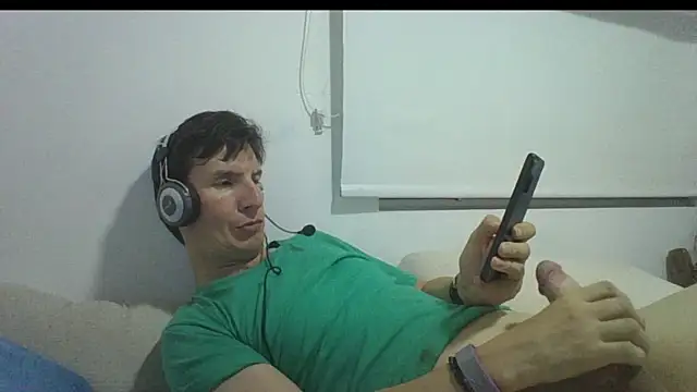 Snapshot of carliesexyman chatting on November 2025 01:55:02 AM carliesexyman online show from November 2025 01:55:02 AM