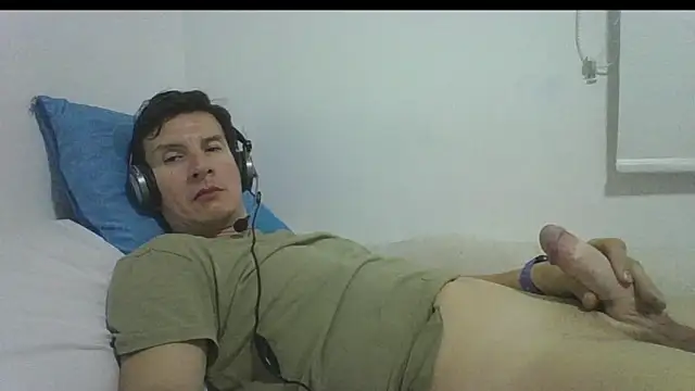 Snapshot of carliesexyman chatting on November 2025 06:30:02 AM carliesexyman online show from November 2025 06:30:02 AM