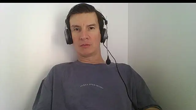 Snapshot of carliesexyman chatting on November 2025 01:44:02 PM carliesexyman online show from November 2025 01:44:02 PM