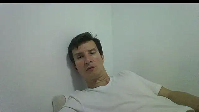 Snapshot of carliesexyman chatting on November 2025 03:27:02 AM carliesexyman online show from November 2025 03:27:02 AM