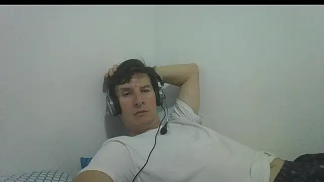 Snapshot of carliesexyman chatting on November 2025 12:57:02 AM carliesexyman online show from November 2025 12:57:02 AM