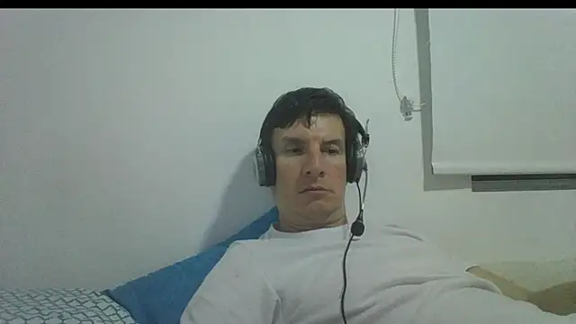 Snapshot of carliesexyman chatting on December 2025 08:30:01 AM carliesexyman online show from December 2025 08:30:01 AM