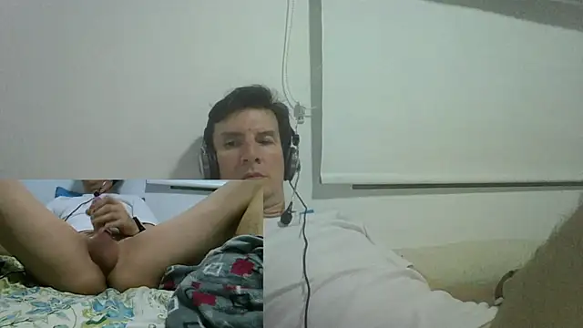 Snapshot of carliesexyman chatting on December 2025 04:29:02 AM carliesexyman online show from December 2025 04:29:02 AM