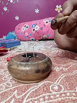 Snapshot of Laal_Parilove chatting on November 2025 08:22:02 PM Laal Parilove online show from November 2025 08:22:02 PM