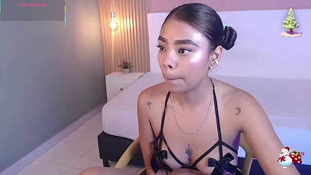 Snapshot of SoffiaDams2 chatting on November 2025 11:43:02 AM SoffiaDams2 online show from November 2025 11:43:02 AM