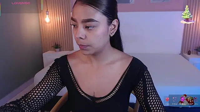 Snapshot of SoffiaDams2 chatting on November 2025 12:07:01 PM SoffiaDams2 online show from November 2025 12:07:01 PM