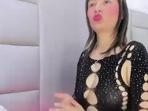 Snapshot of HannMachinne chatting on November 2025 07:35:02 PM HannMachinne online show from November 2025 07:35:02 PM