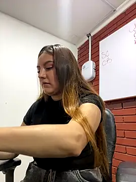 Snapshot of Adrimaretti chatting on November 2025 07:07:02 PM Adrimaretti online show from November 2025 07:07:02 PM