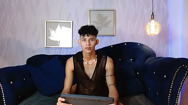 KamiSuarez online show from November 2025 01:23:01 PM