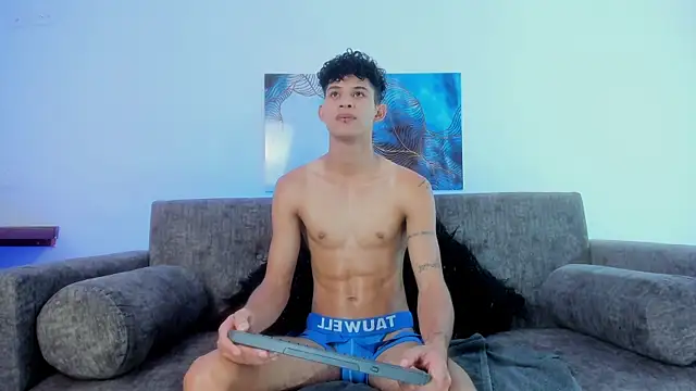 Snapshot of KamiSuarez chatting on November 2025 06:30:02 PM KamiSuarez online show from November 2025 06:30:02 PM