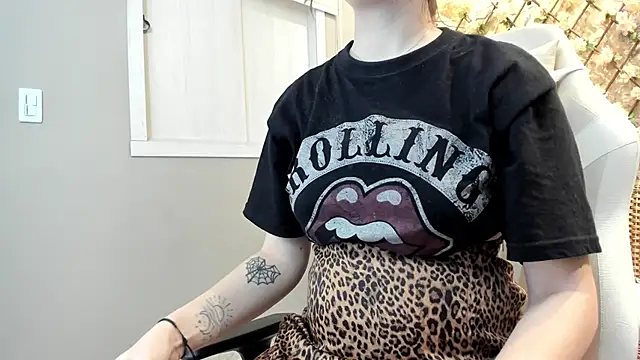 Snapshot of DakotaRussell_ chatting on December 2025 11:04:02 AM DakotaRussell online show from December 2025 11:04:02 AM