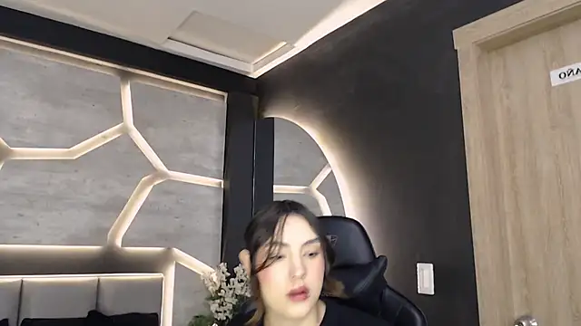 Snapshot of DakotaRussell_ chatting on December 2025 11:04:01 AM DakotaRussell online show from December 2025 11:04:01 AM