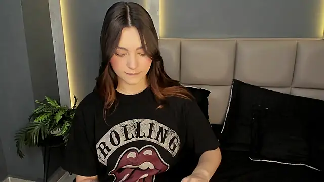 Snapshot of DakotaRussell_ chatting on December 2025 12:32:01 PM DakotaRussell online show from December 2025 12:32:01 PM