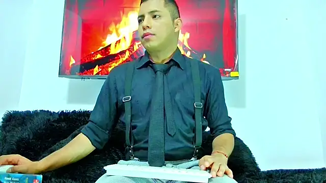 Snapshot of Mike_Fetiche chatting on November 2025 03:37:02 AM Mike Fetiche online show from November 2025 03:37:02 AM