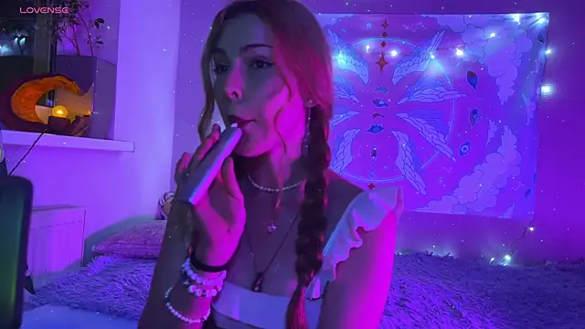 WavesMia online show from November 2025 04:50:01 PM