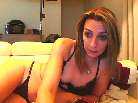 Snapshot of Anaiscpl2405 chatting on November 2025 09:32:01 PM Anaiscpl2405 online show from November 2025 09:32:01 PM